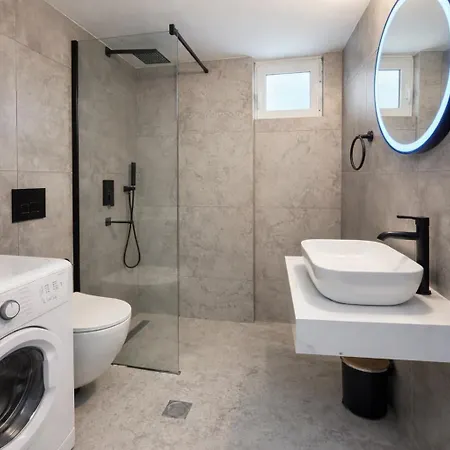 Aura One Apartamento *